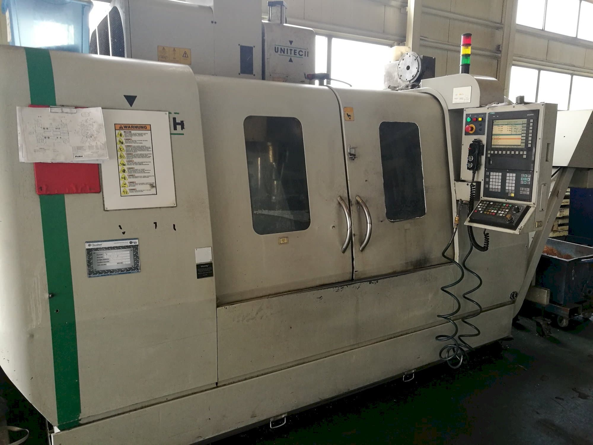 Widok z przodu maszyny UNITECH VMC-1250P3