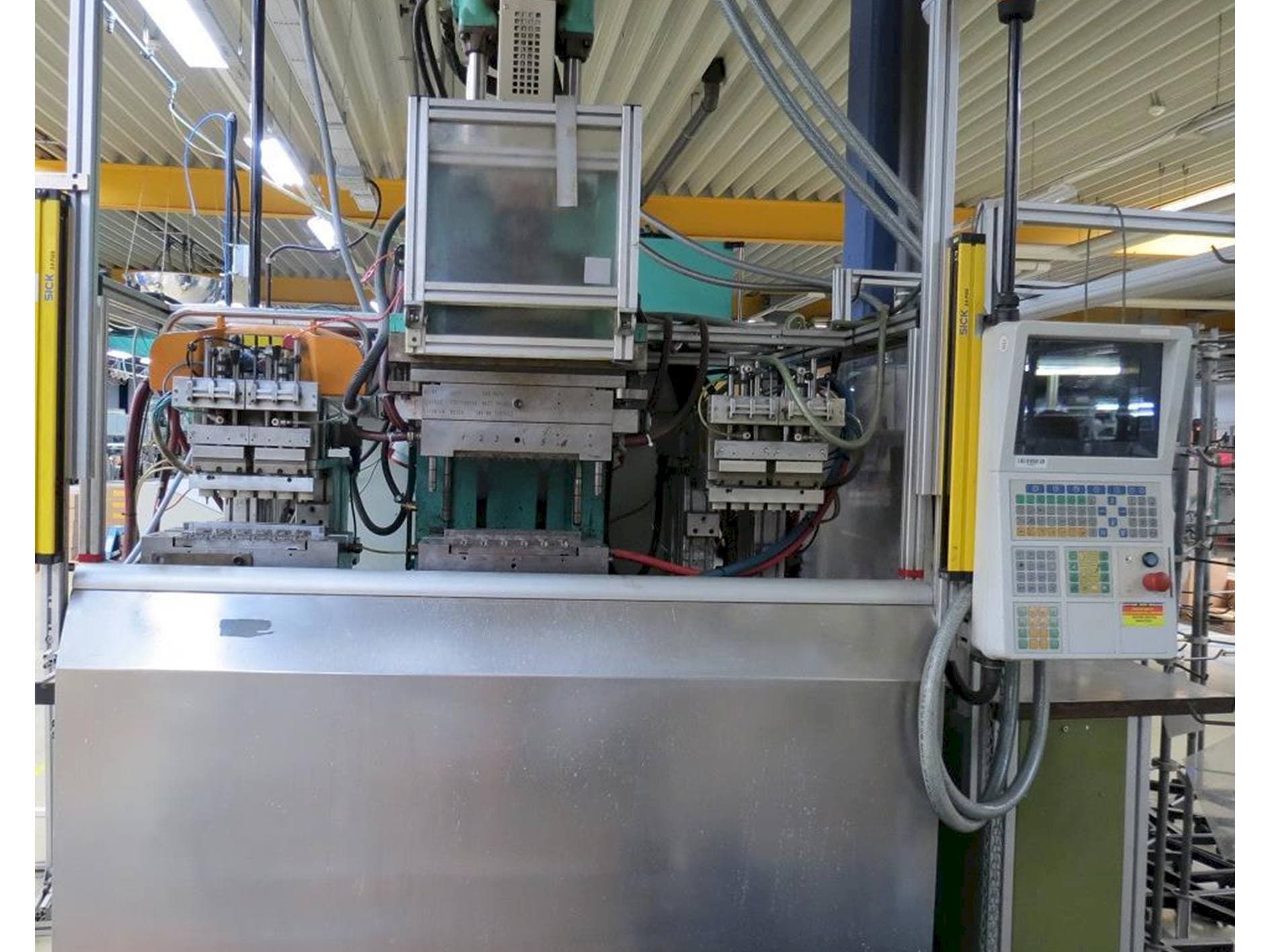 Widok z przodu maszyny Arburg Allrounder CENTEX 270 C 400-100