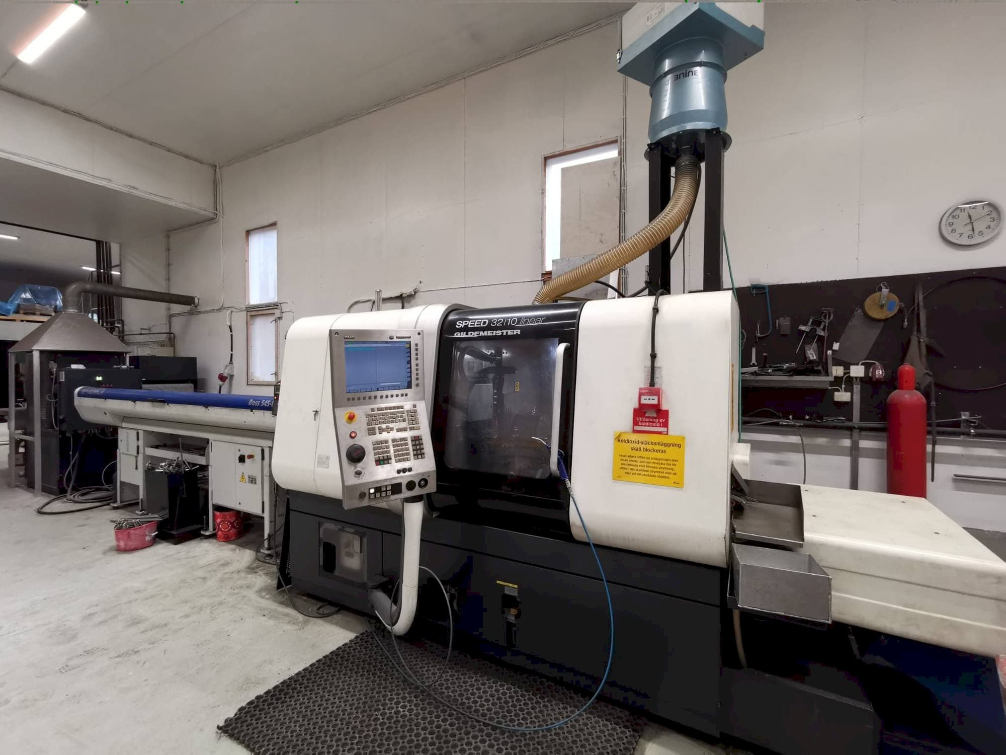 Widok z przodu maszyny Gildemeister Speed 32-10 linear