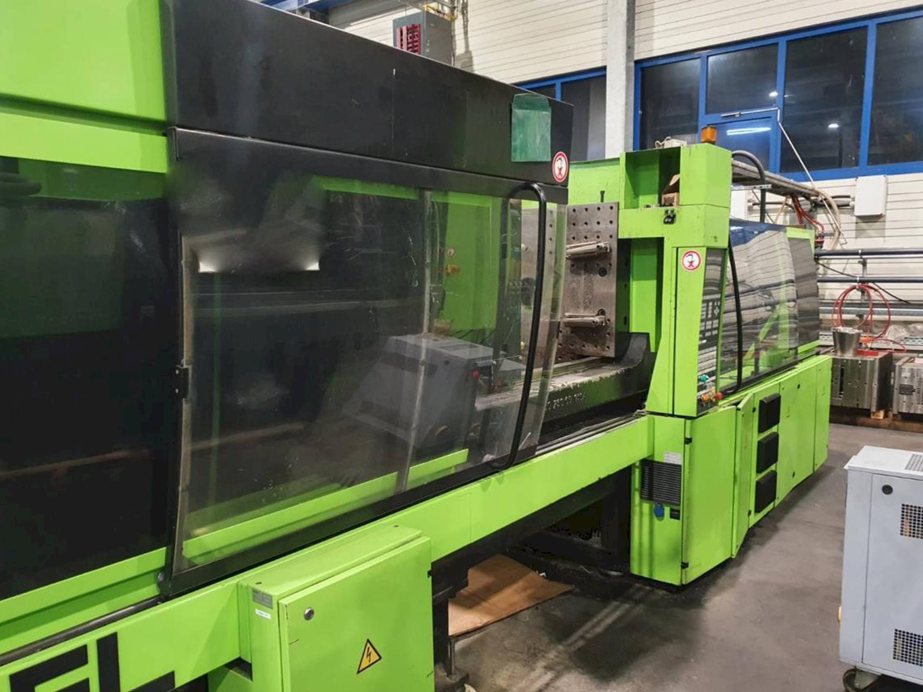 Widok z przodu maszyny ENGEL Es 1350/250 Hl