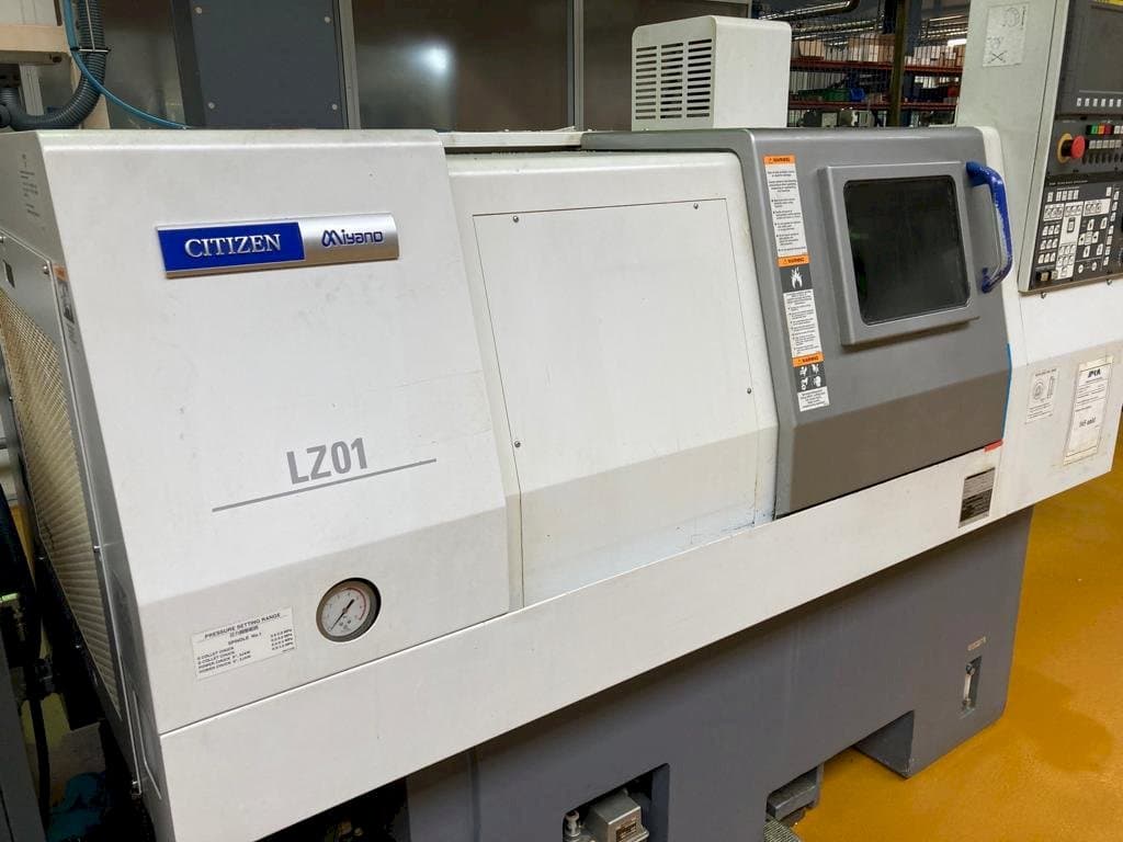 Widok z przodu maszyny Miyano LZ-01RY2