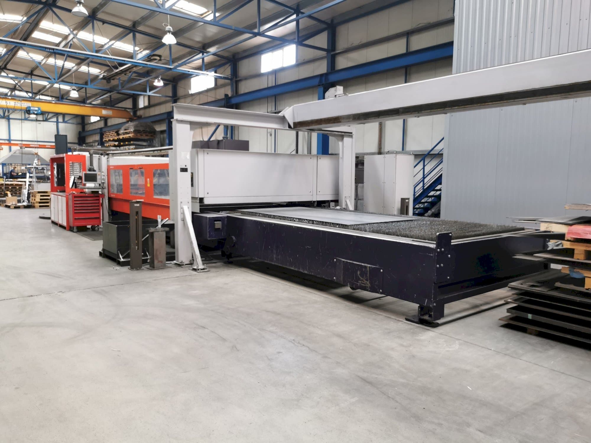 Widok z przodu maszyny Bystronic Bystar 4020