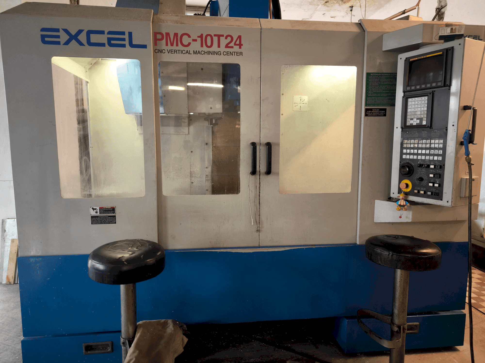 Widok z przodu maszyny Excel  Excel PMC 10T24 (2004)