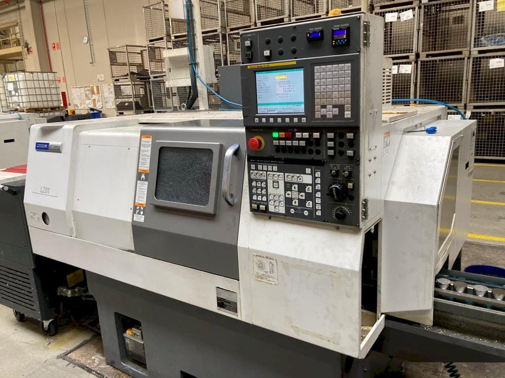 Widok z przodu maszyny Miyano LZ-01RY2