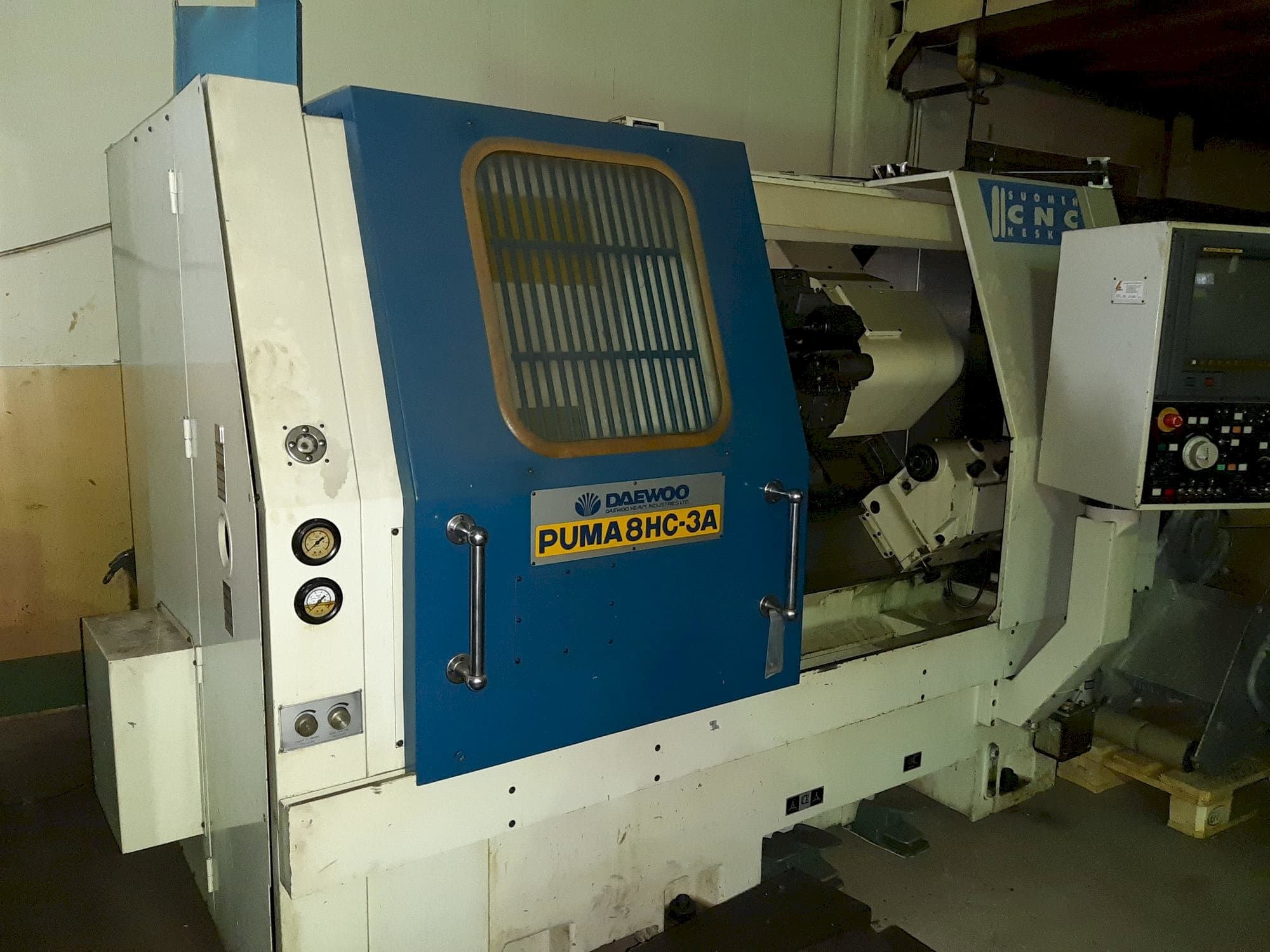 Widok z przodu maszyny DAEWOO PUMA 8HC-3A