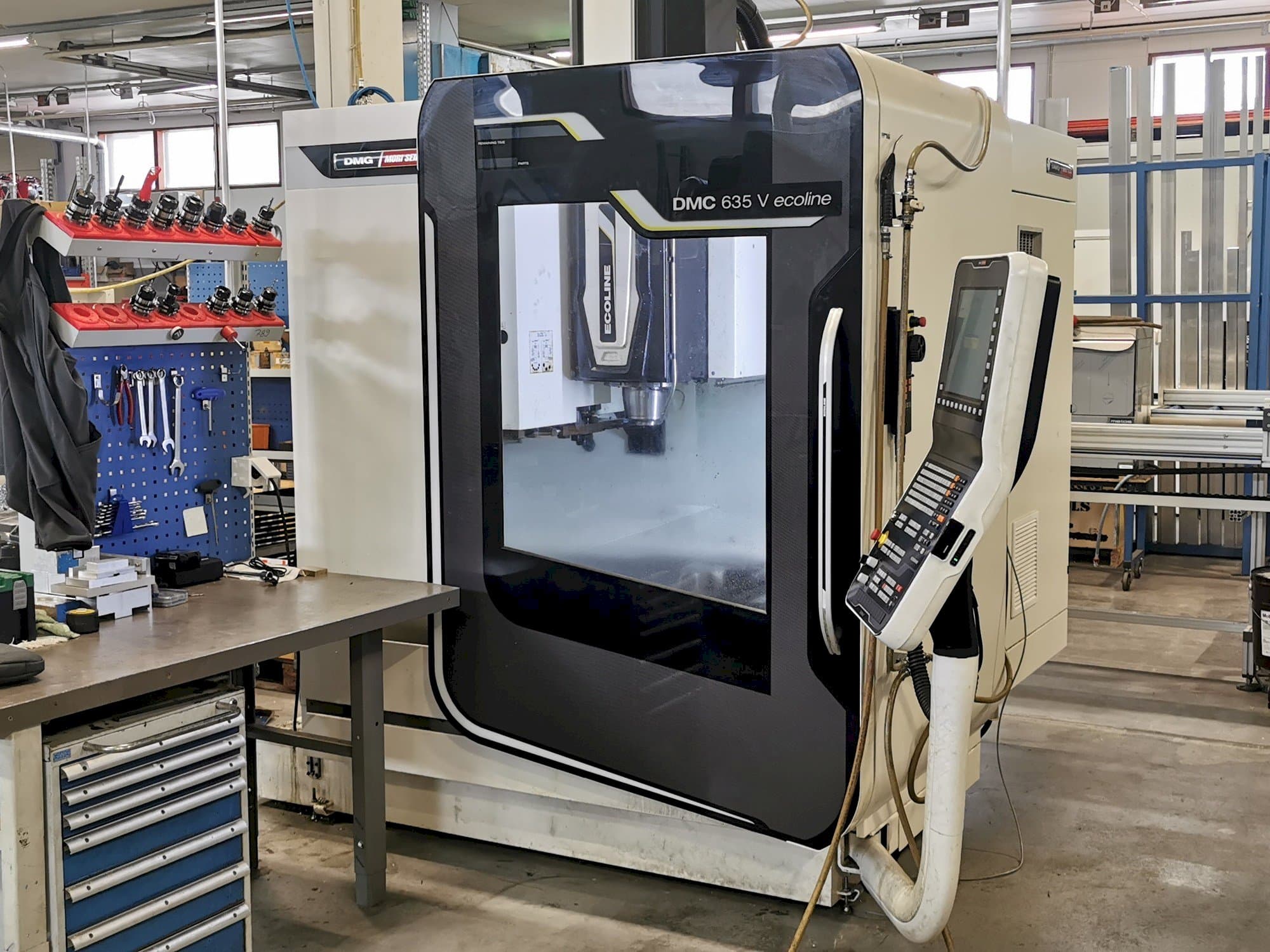 Widok z przodu maszyny DMG Mori Seiki DMC 635 V Ecoline