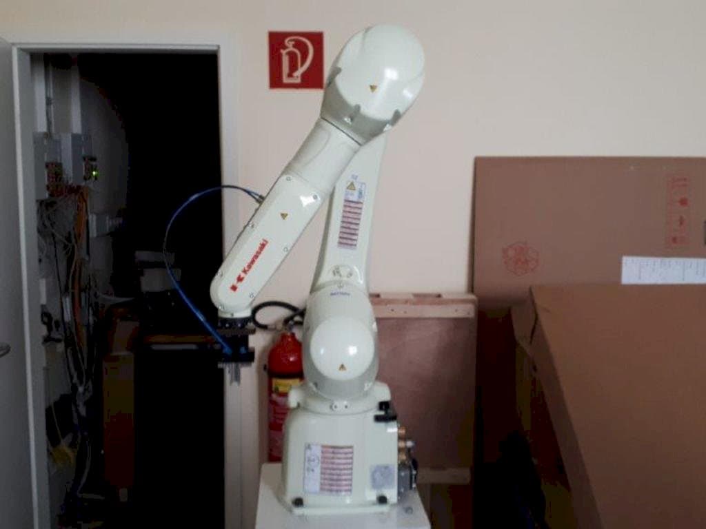 Widok z przodu maszyny Kawasaki RS007L