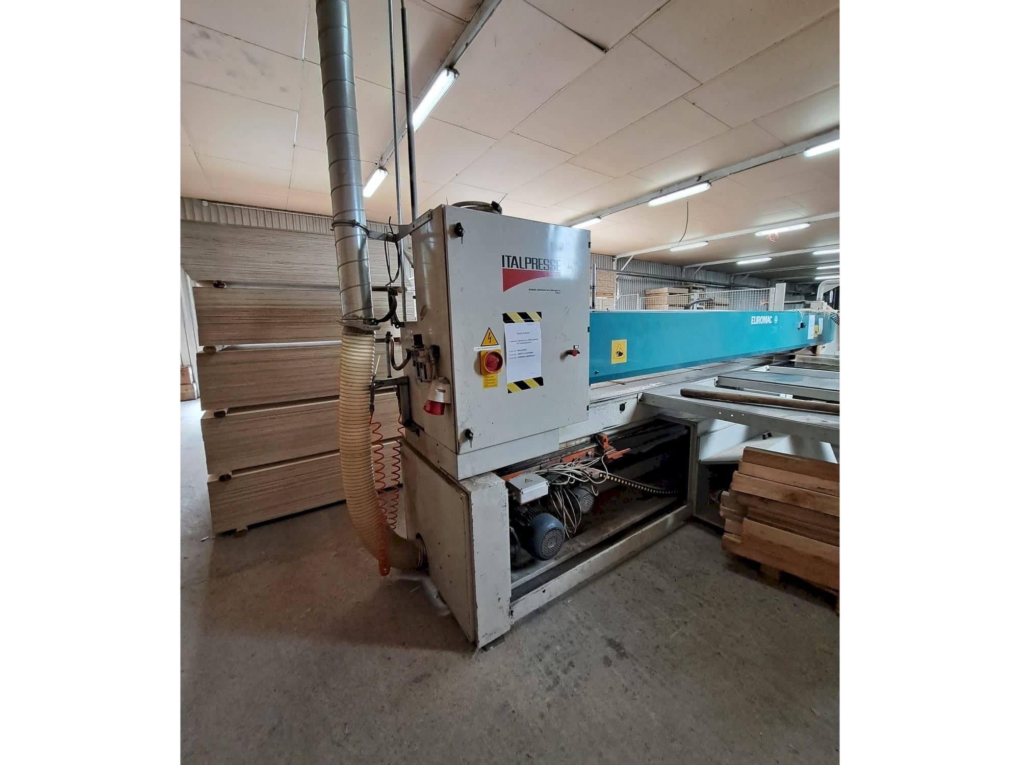 Widok z przodu maszyny Euromac Logica Pinze 4500