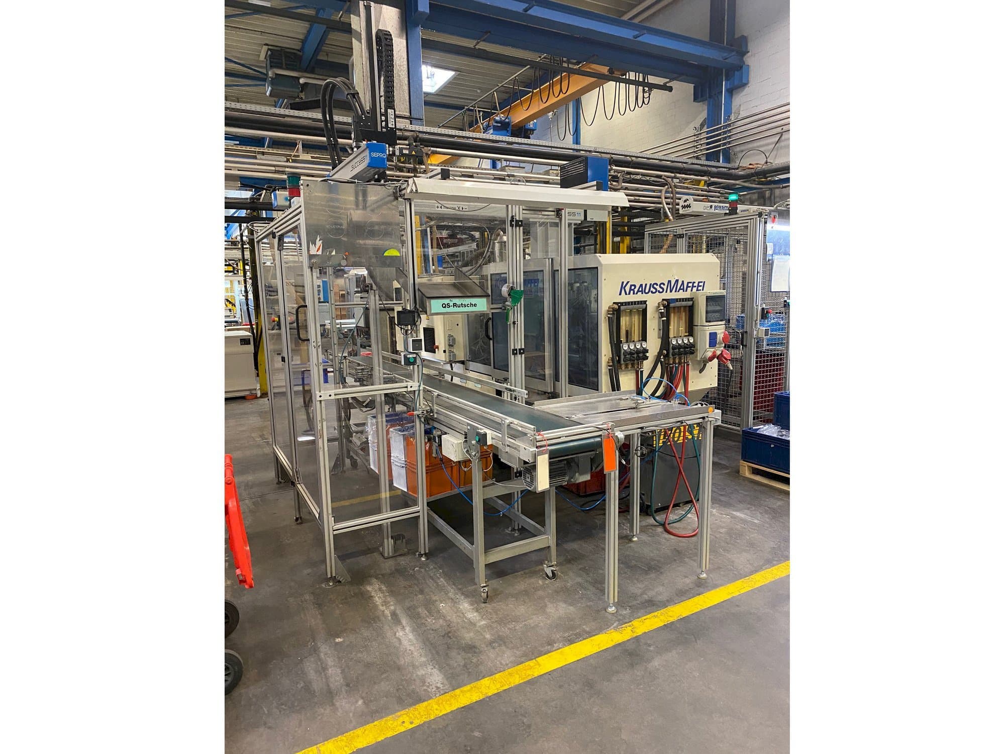 Widok z przodu maszyny Krauss Maffei 80-390 C2