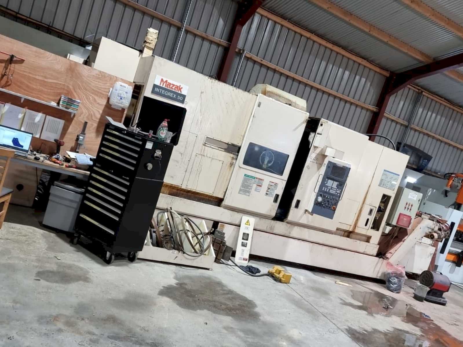 Widok z przodu maszyny Mazak Integrex 50YR-1500U