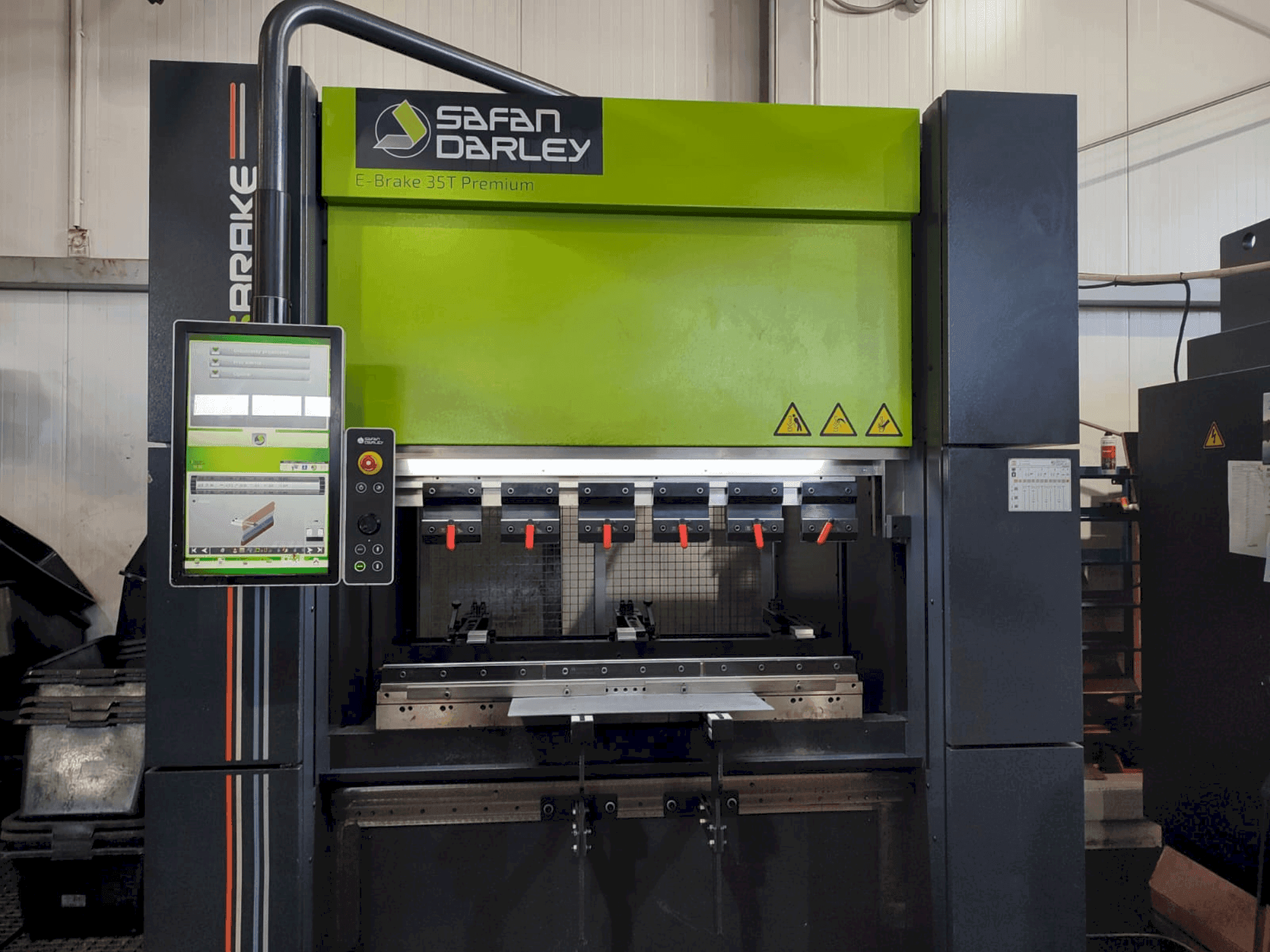 Widok z przodu maszyny Safan E-Brake Premium 35-1250