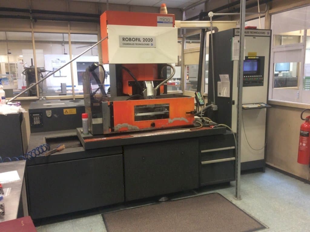 Widok z przodu maszyny CHARMILLES Technologies Robofil 2020 - 1