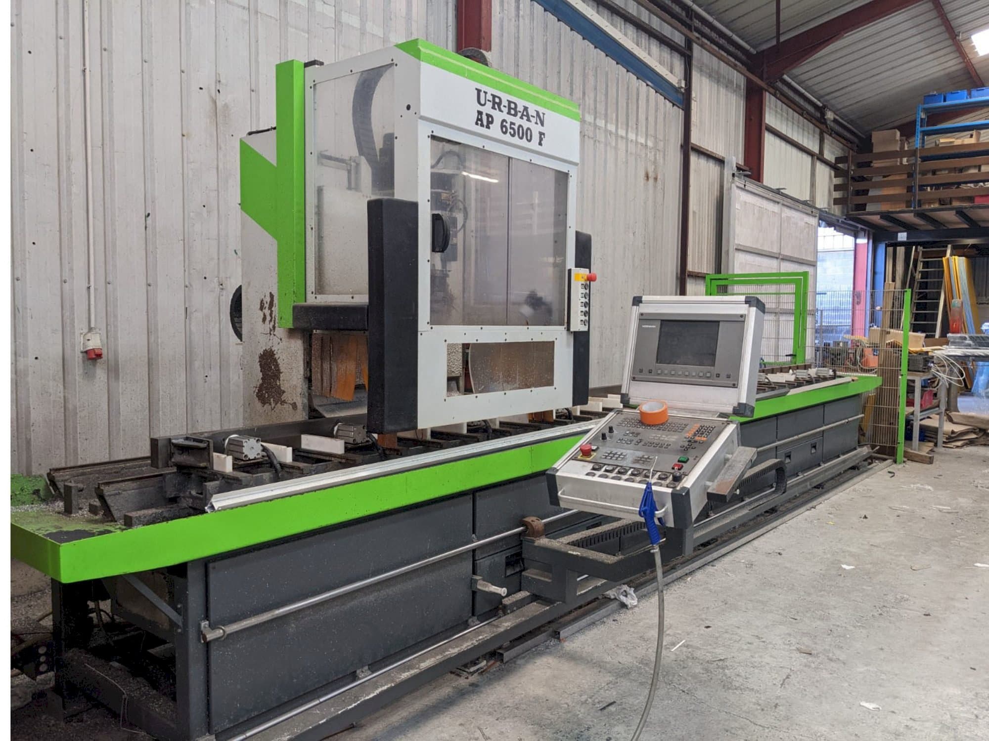 Widok z przodu maszyny URBAN AP6500