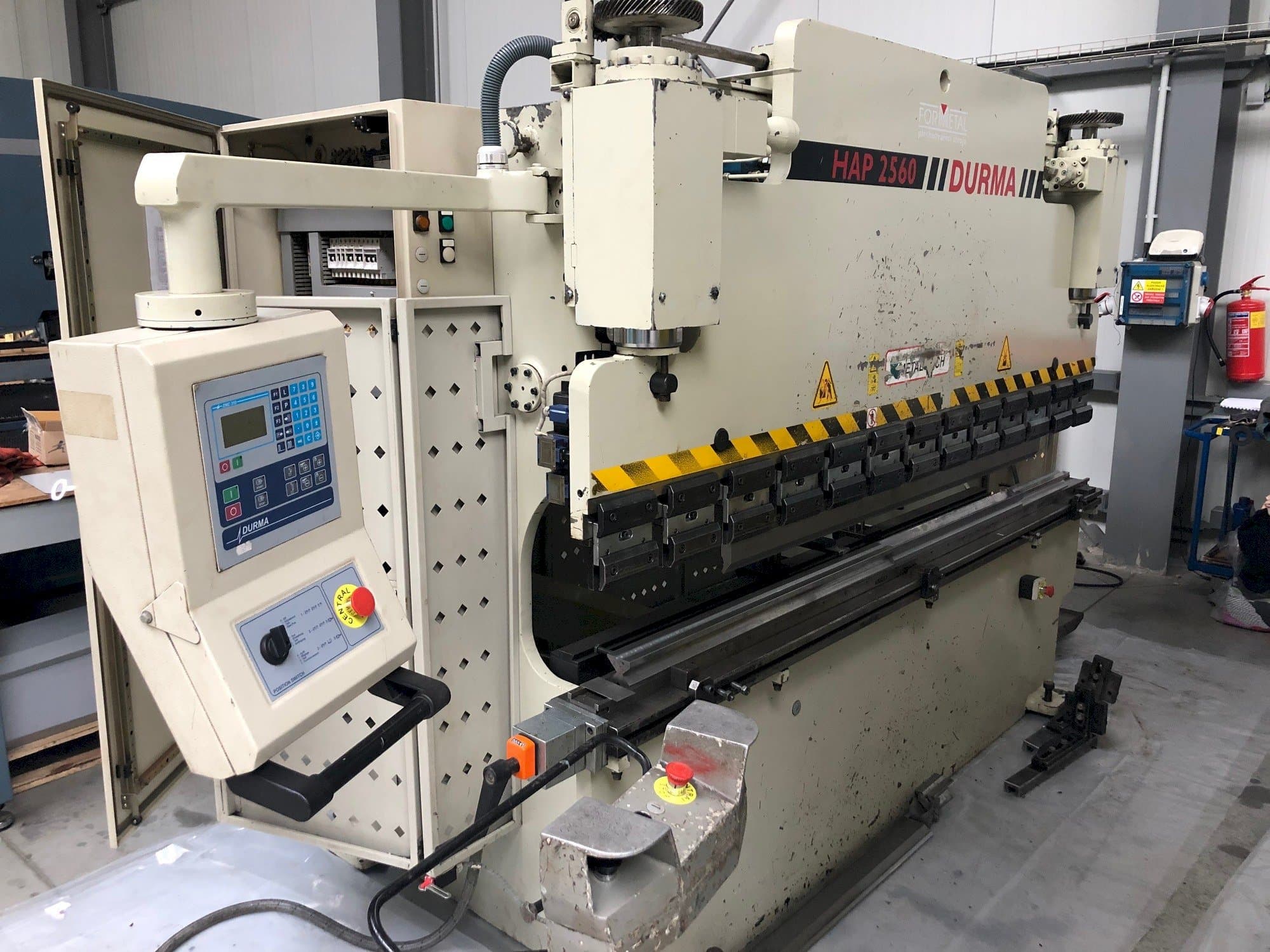 Widok z przodu maszyny Durma HAP 2560