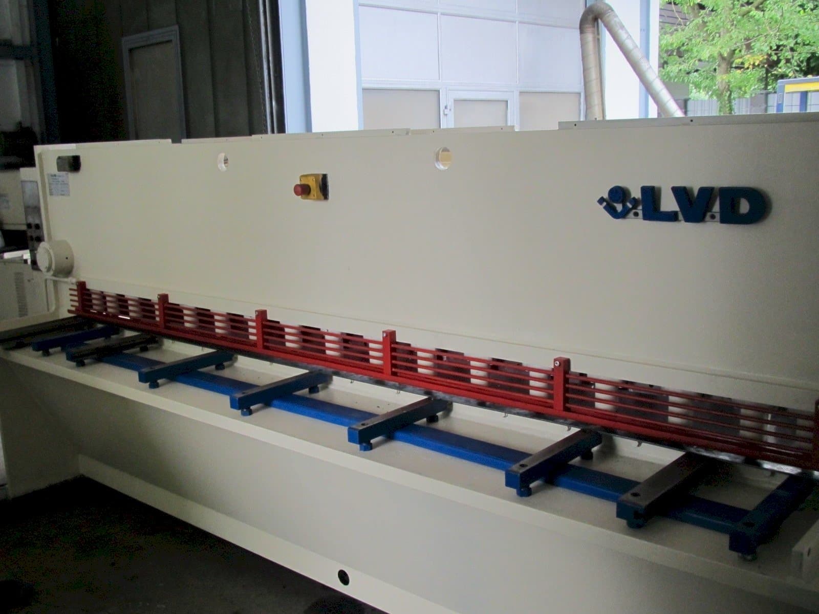 Widok z przodu maszyny LVD HST  31/6