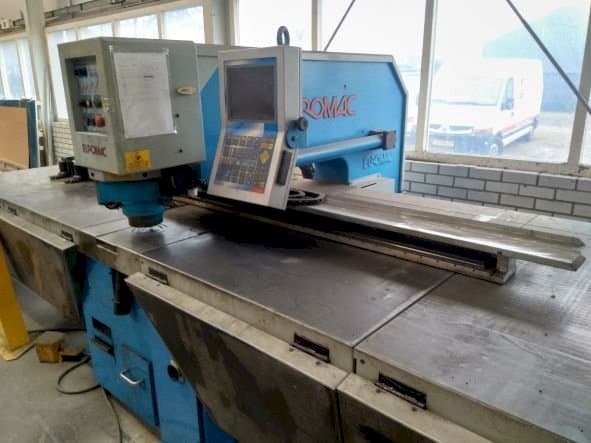 Widok z przodu maszyny Euromac CX 1000/30