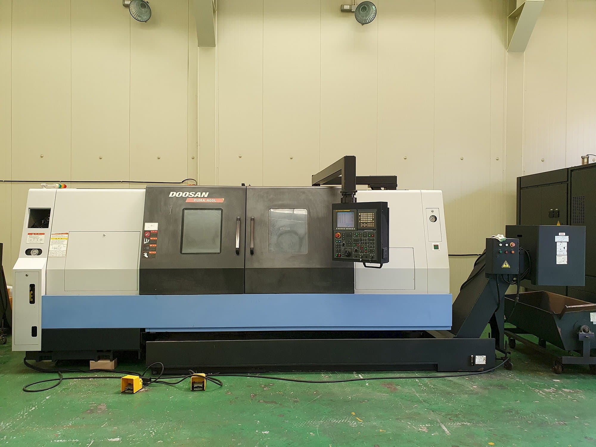 Widok z przodu maszyny Doosan PUMA 400LB