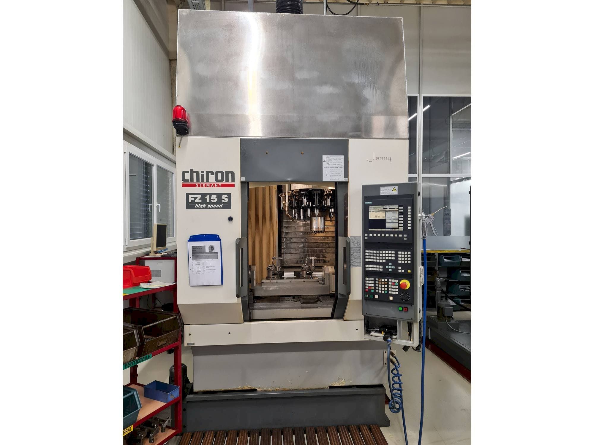 Widok z przodu maszyny CHIRON FZ 15 S