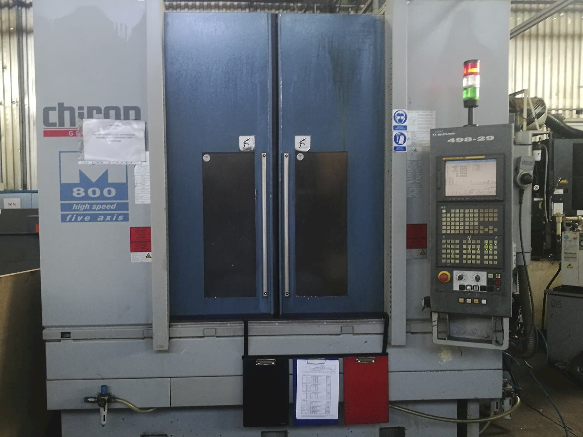 Widok z przodu maszyny CHIRON MILL 800