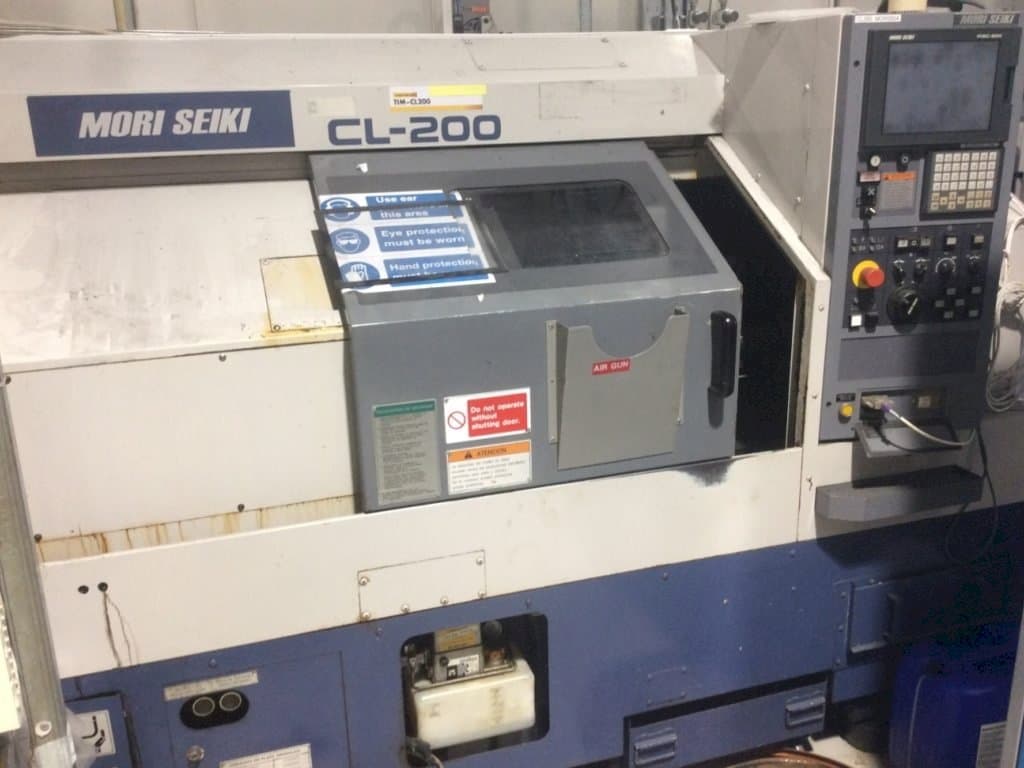 Widok z przodu maszyny MORI SEIKI CL-200