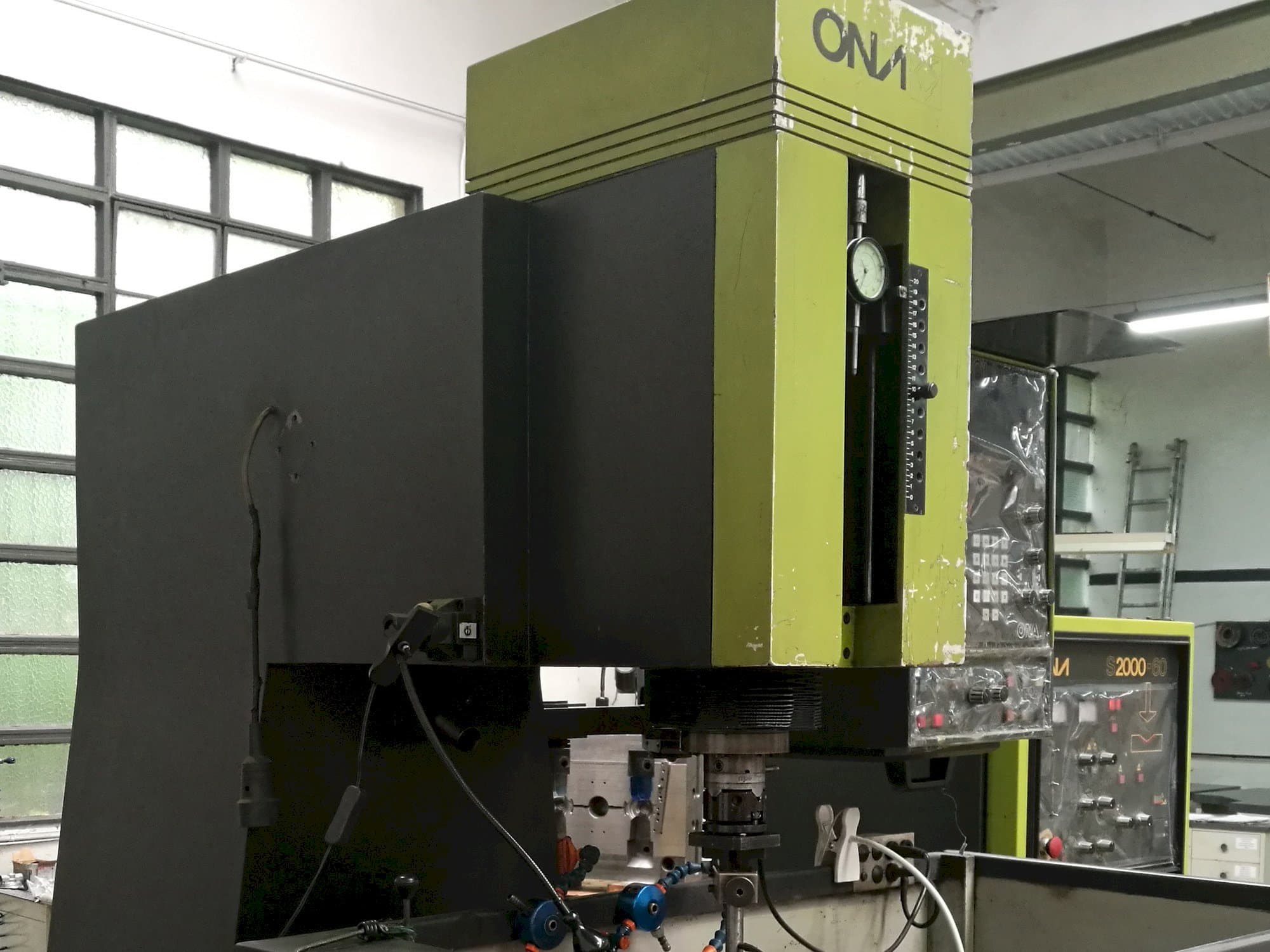 Widok z lewej maszyny ONA IN 260