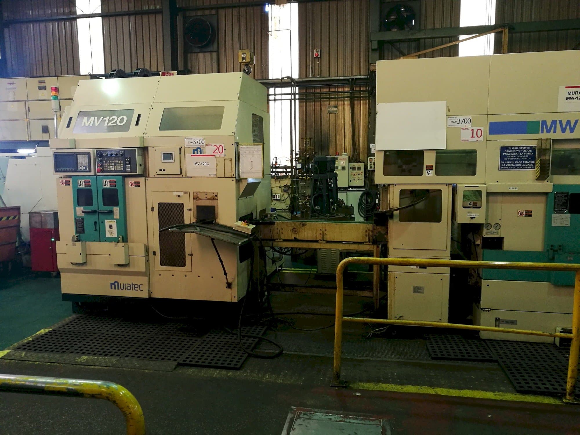 Widok z przodu maszyny Muratec MV120