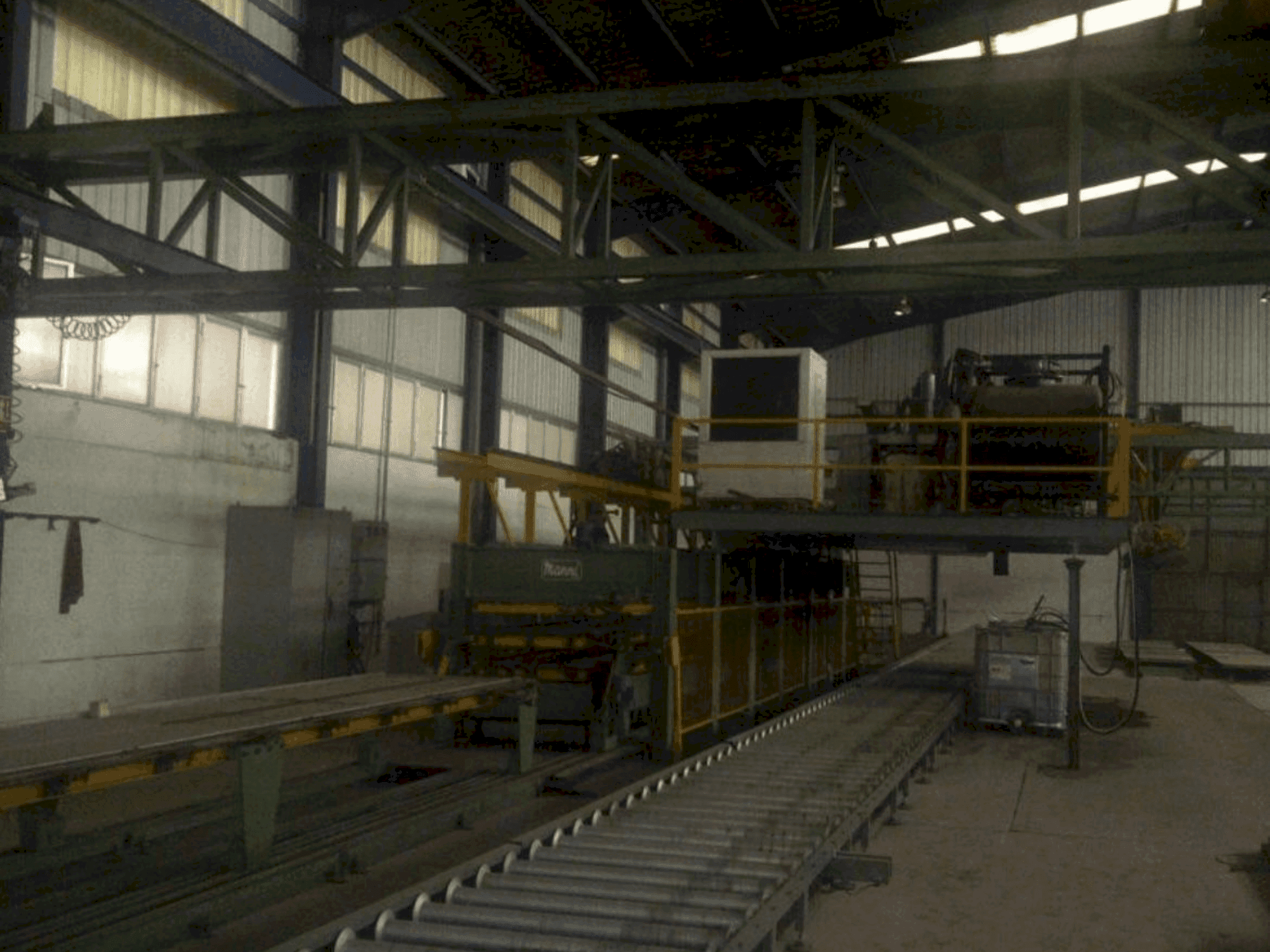Widok z przodu maszyny MANNI Sandwich Panel Production Line