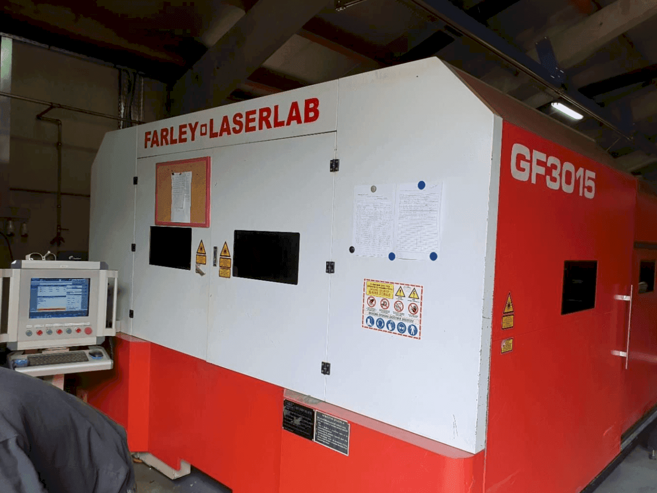 Widok z przodu maszyny Farley Laserlab Ht Gf 3015 Fiber