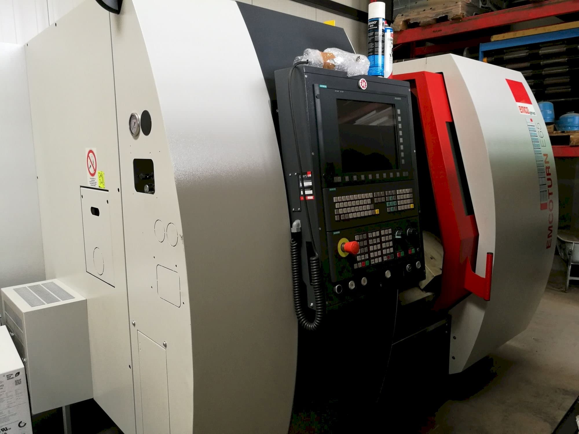 Widok z przodu maszyny EMCO Emcoturn E65