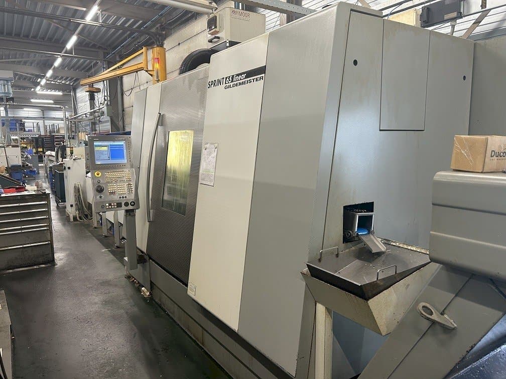 Widok z przodu maszyny Gildemeister sprint 65 linear