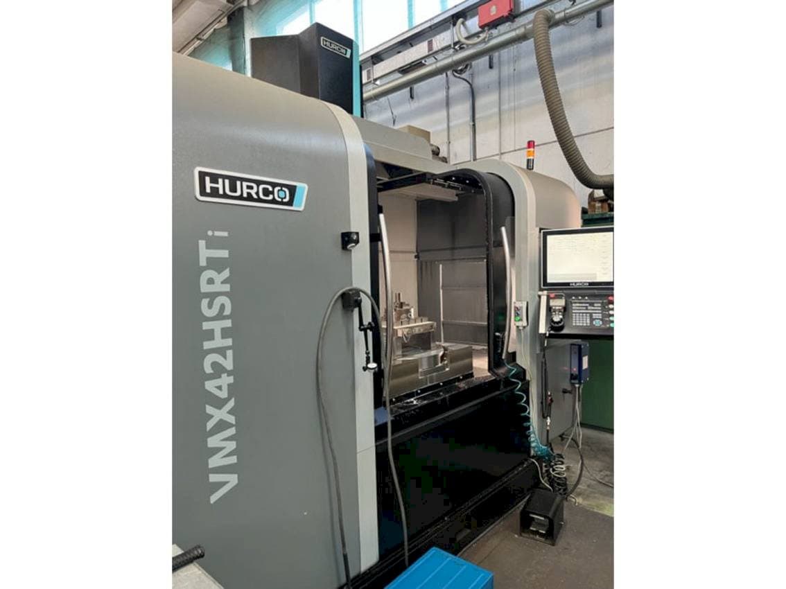 Widok lewej strony maszyny Hurco VMX42HSRTi