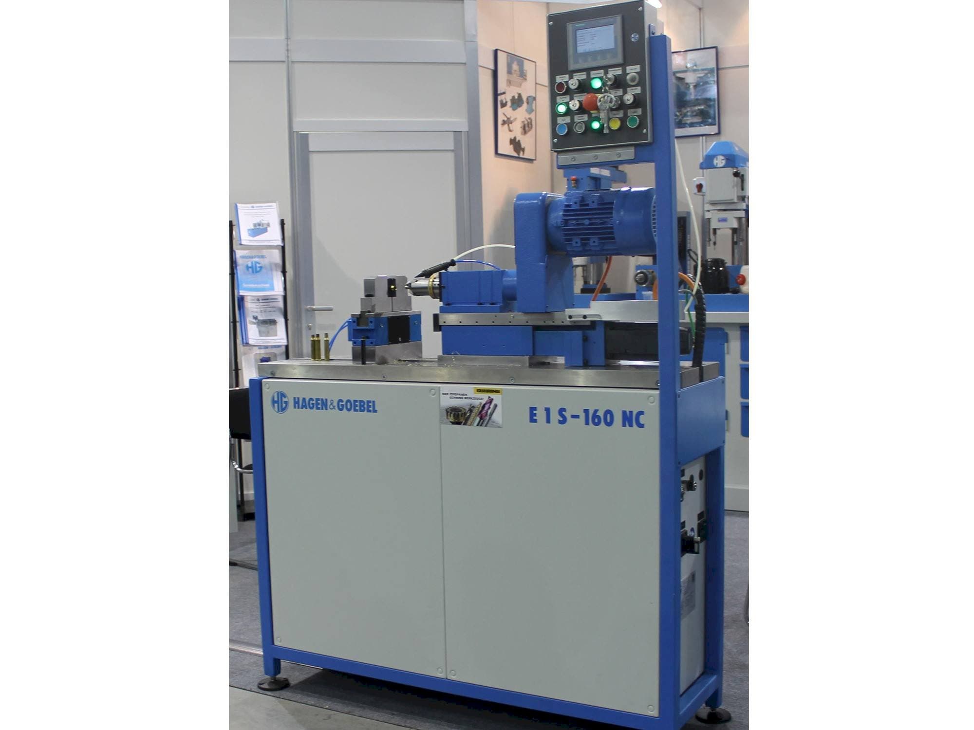Widok z przodu maszyny HAGEN&GOEBEL E 1 S – 160 NC