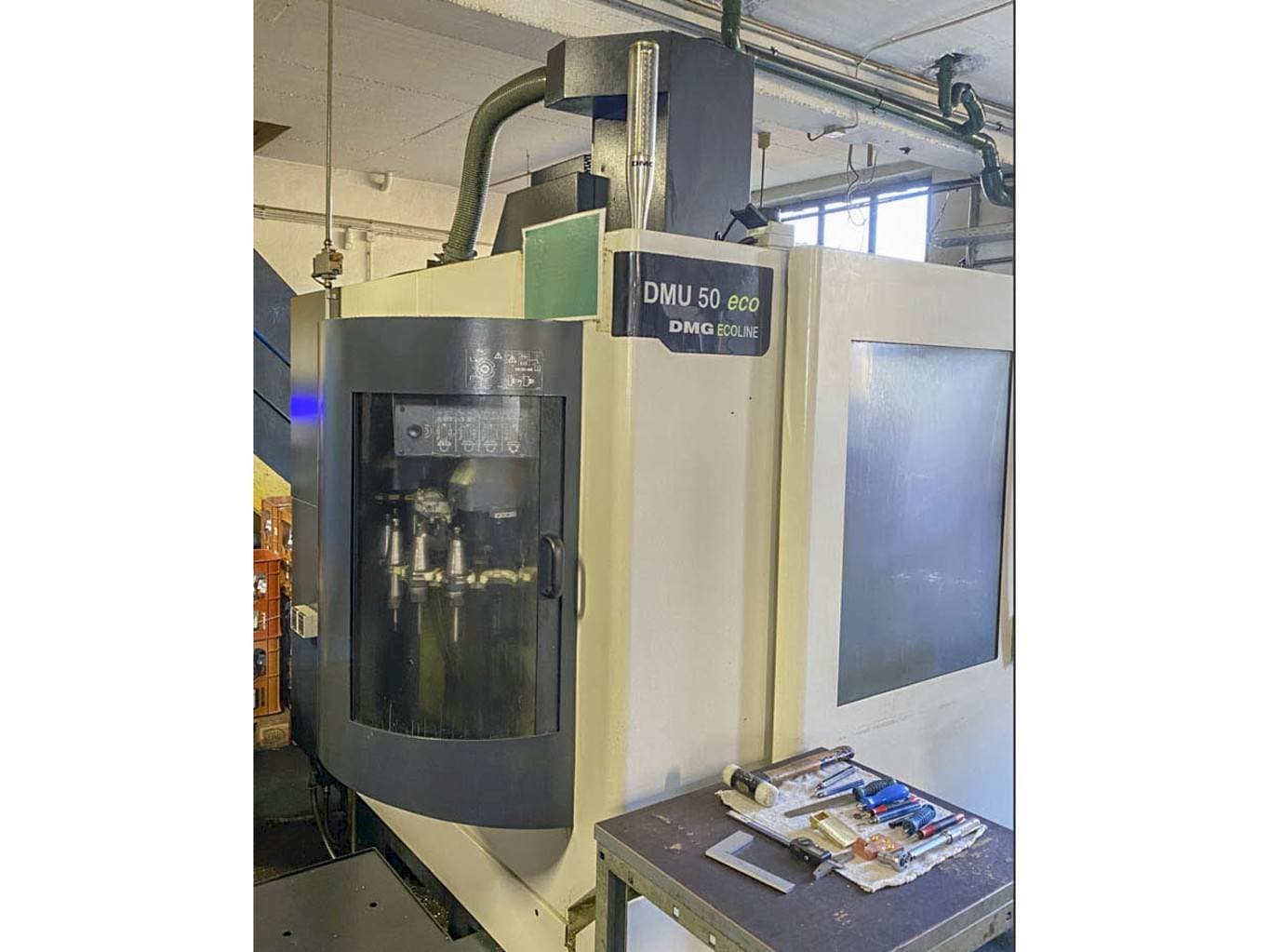 Widok z przodu maszyny DMG MORI DMU 50 eco