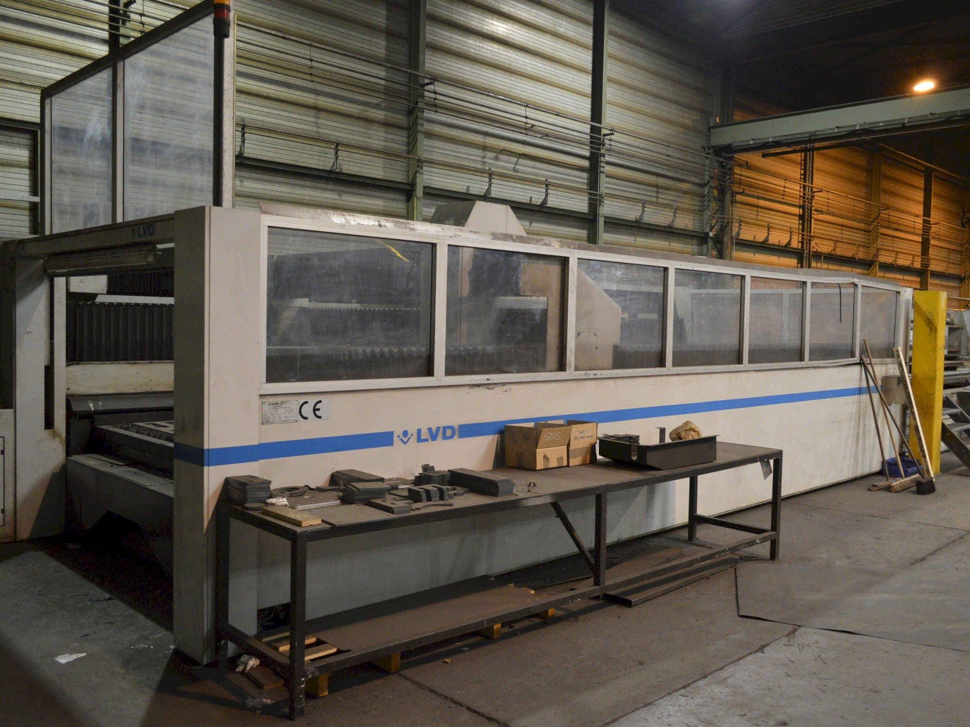 Widok z przodu maszyny LVD IMPULS 6020