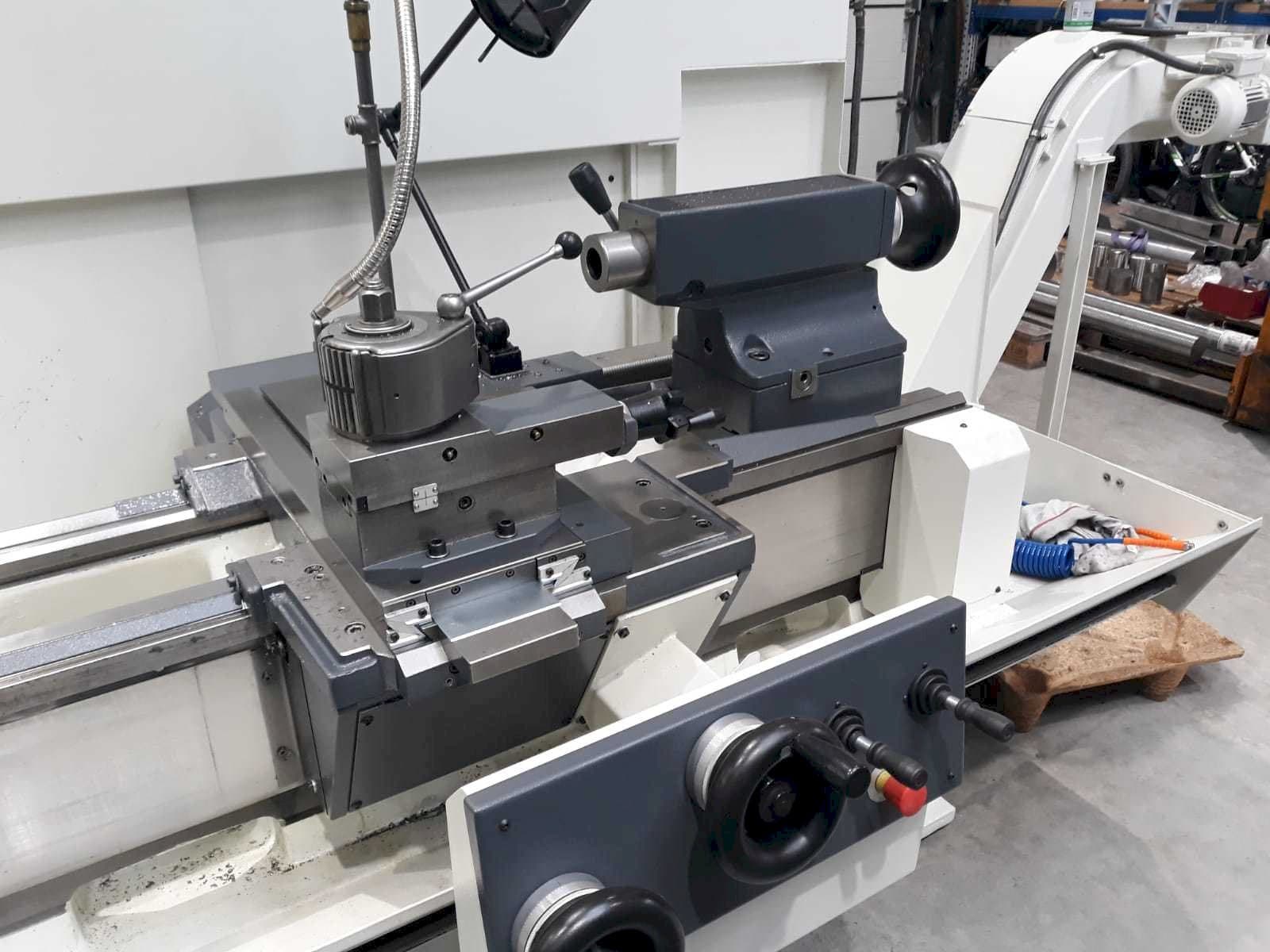 Widok z przodu maszyny BOEHRINGER DUS 560