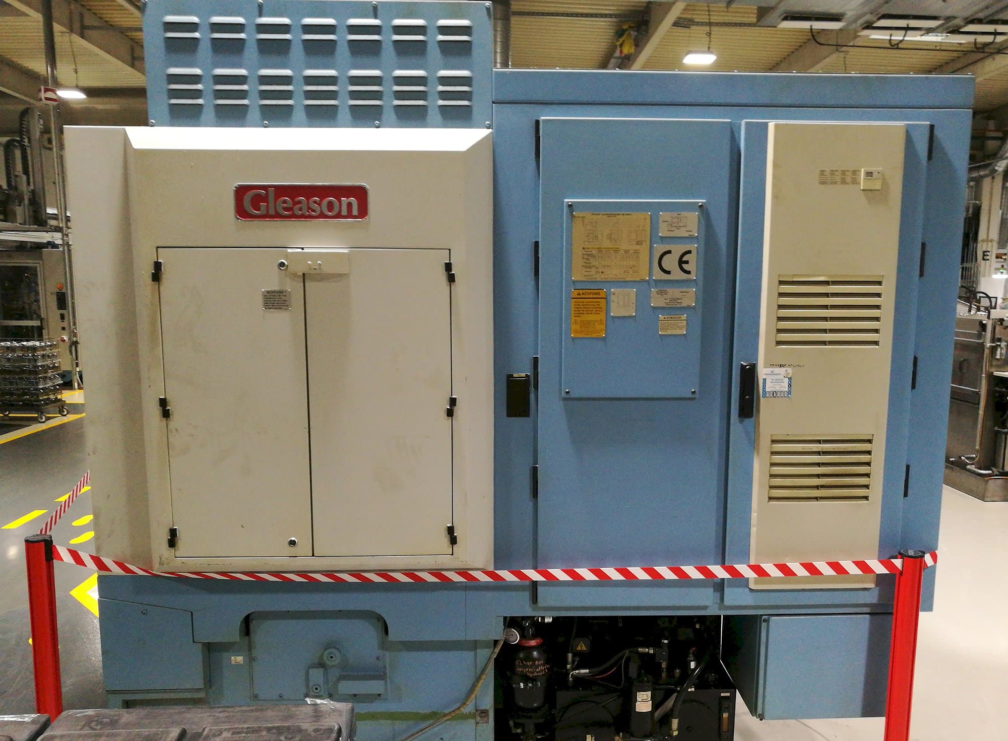 Widok z tyłu maszyny Gleason Phoenix 500 HCT