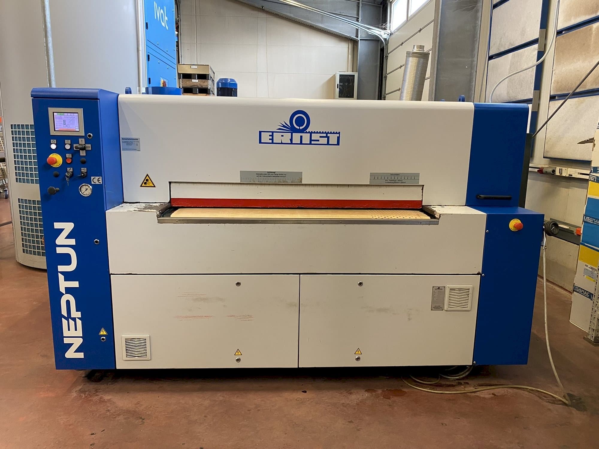 Widok z przodu maszyny ERNST NEPTUN EB