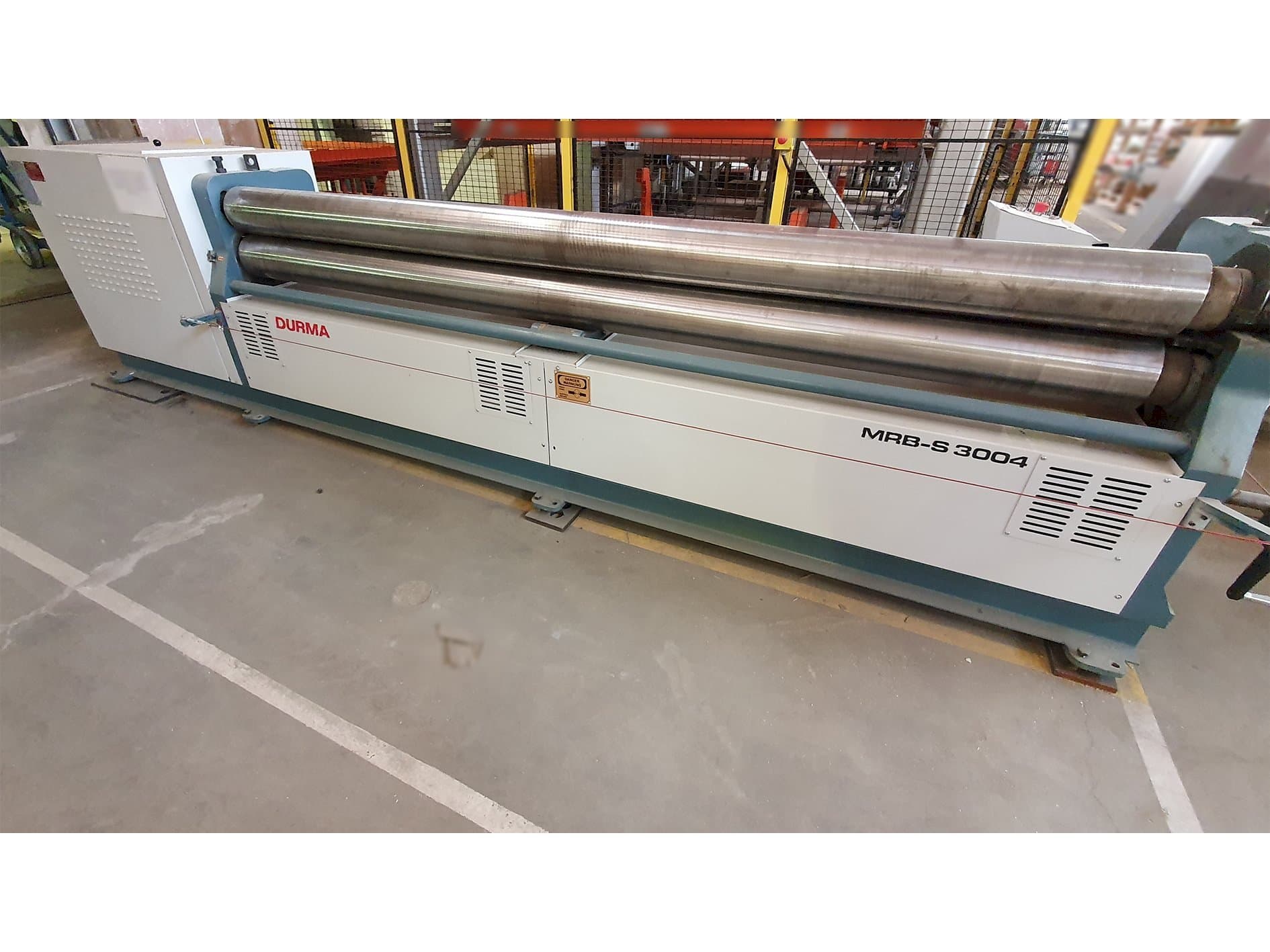 Widok z przodu maszyny Durma MRB S 3004