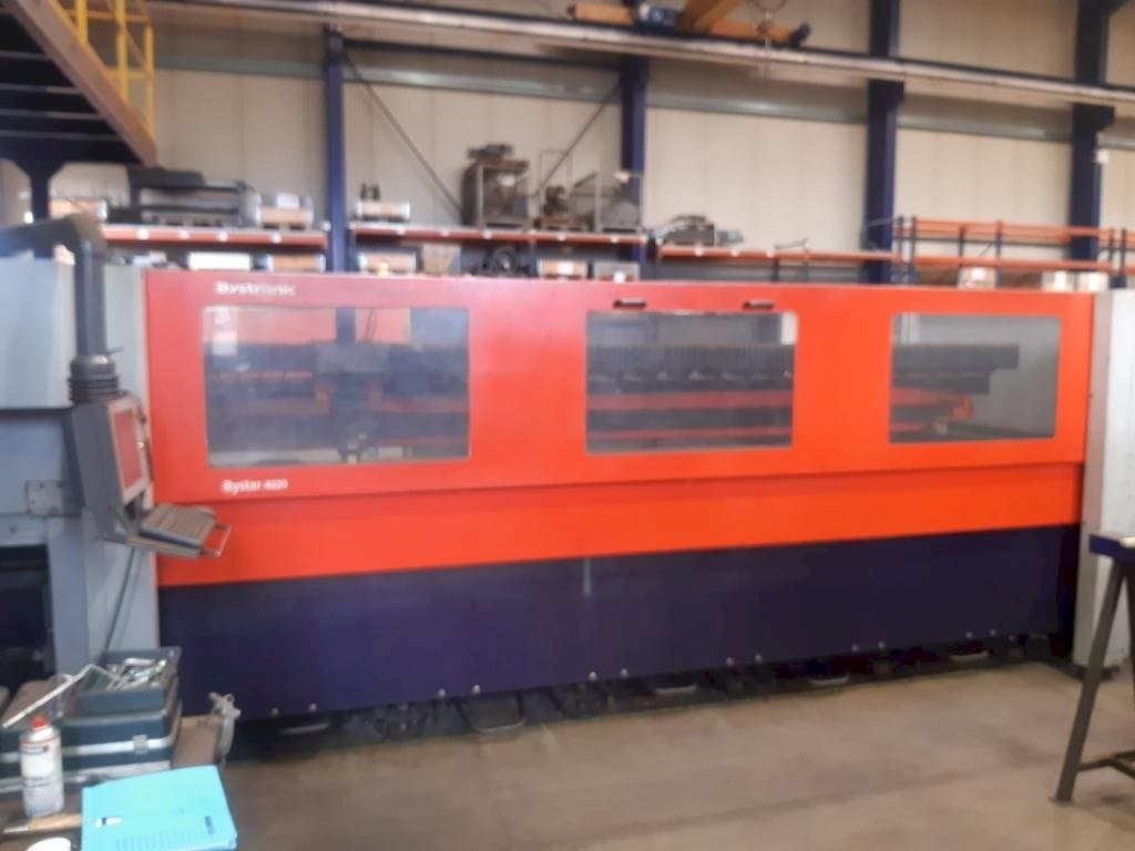 Widok z przodu maszyny Bystronic Bystar 4020