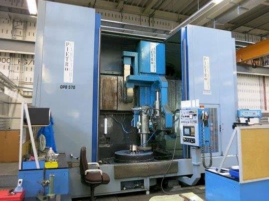 Widok z przodu maszyny PIETRO CARNAGHI  ATF 8 SH