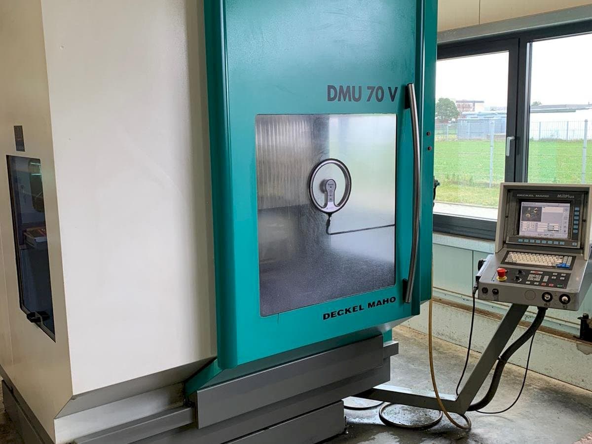 Widok z przodu maszyny DECKEL MAHO DMU 70V