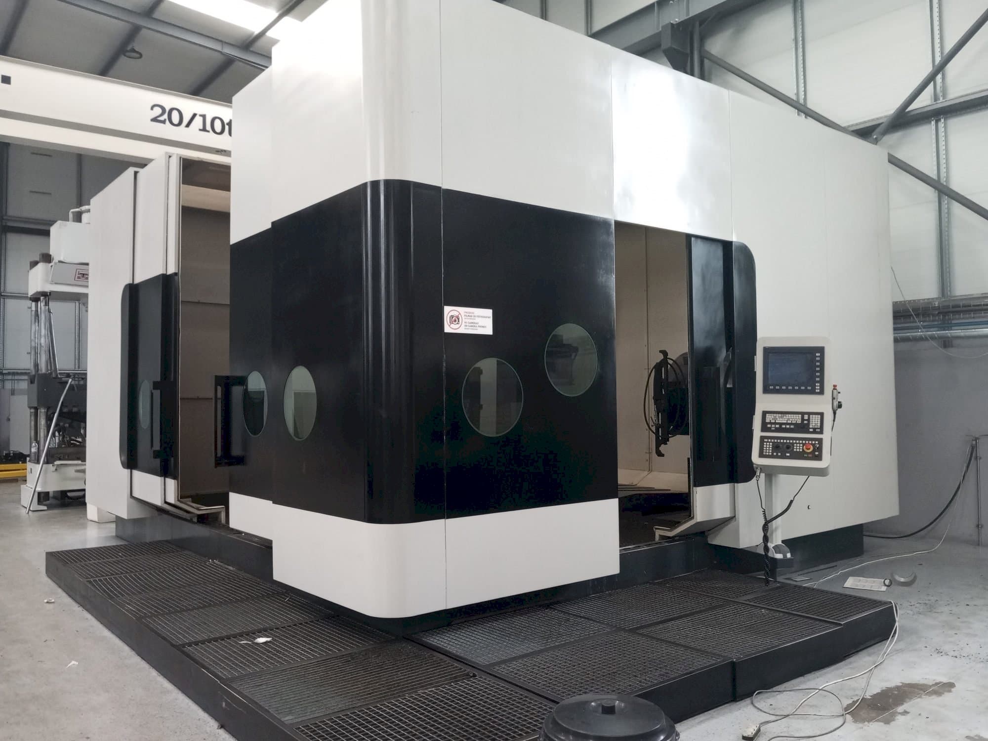 Widok z przodu maszyny CHETO 3000