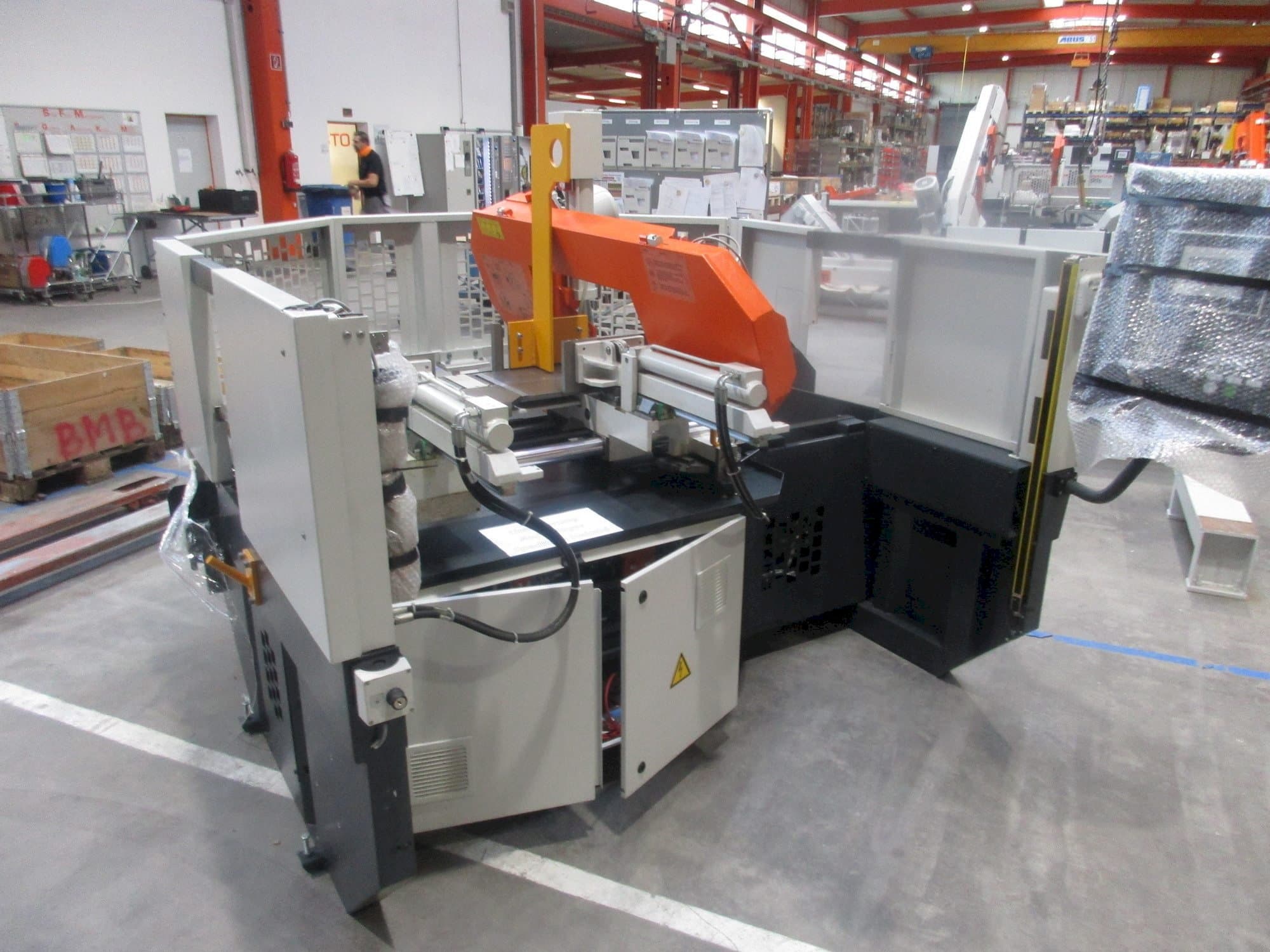 Widok z przodu maszyny KASTO micut A 2.6