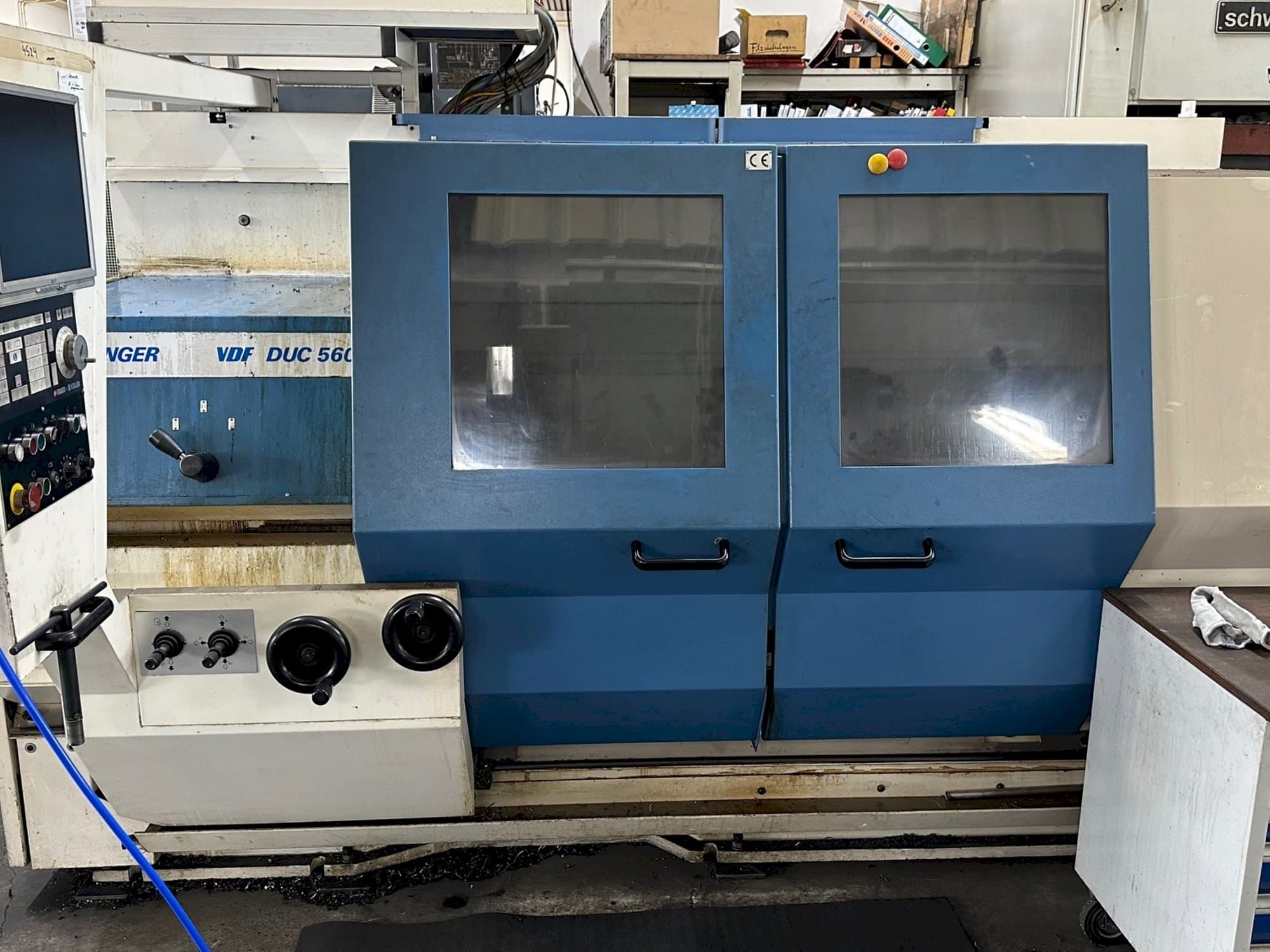 Widok z przodu maszyny BOEHRINGER DUC 560