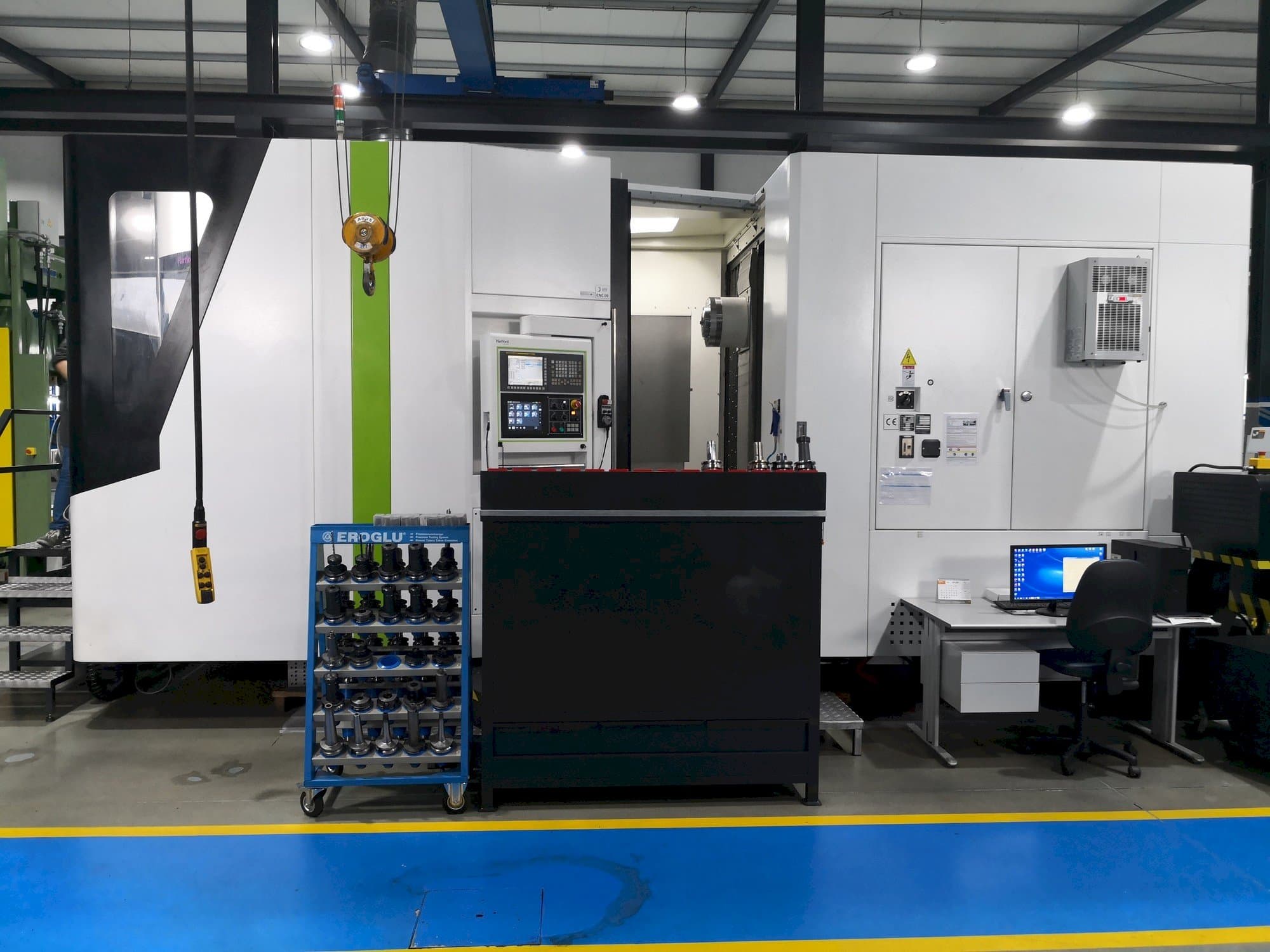 Widok z przodu maszyny Hartford HMC-10