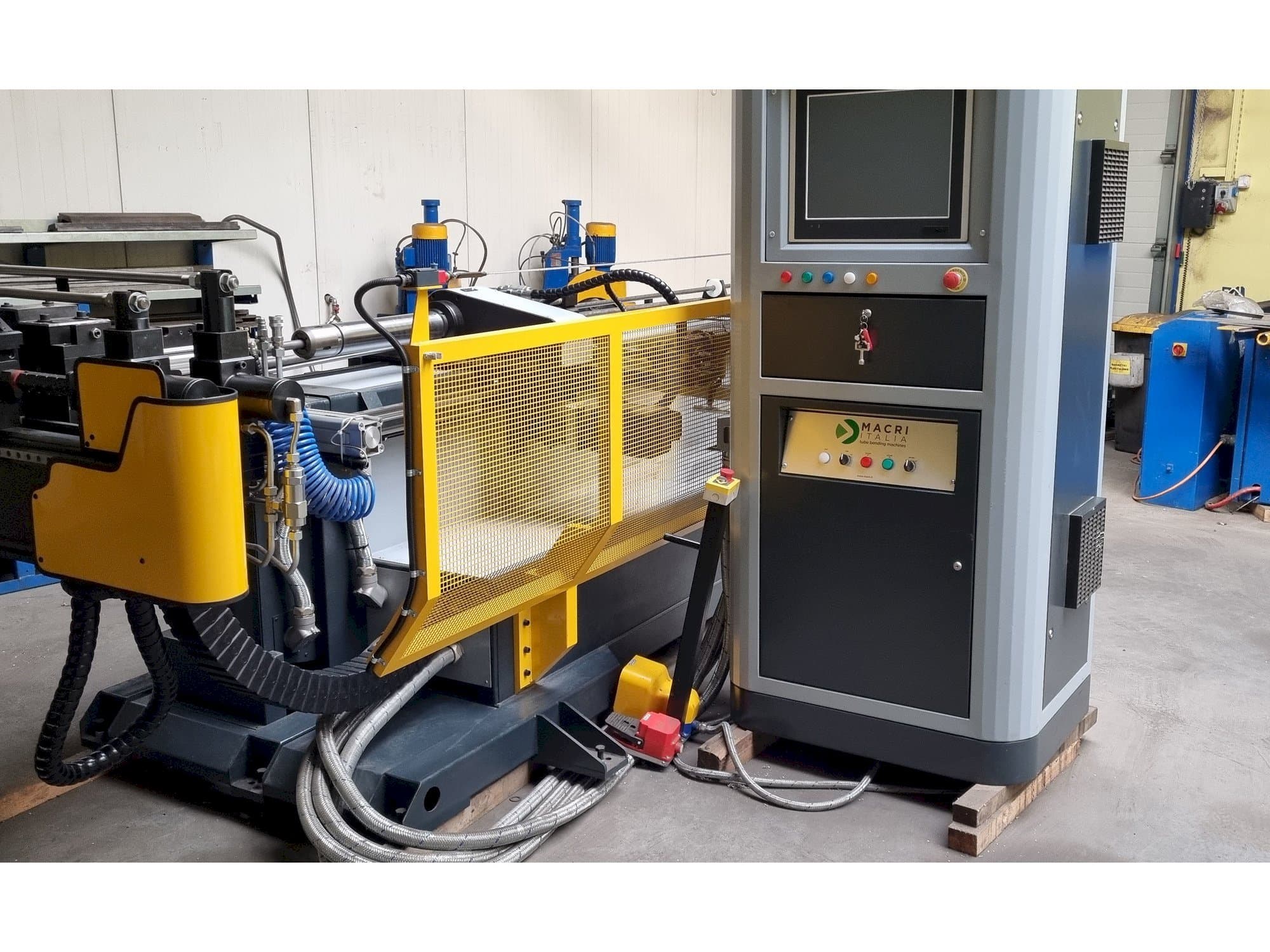 Widok z przodu maszyny MACRI ITALIA PROVAR 6-45 U-D