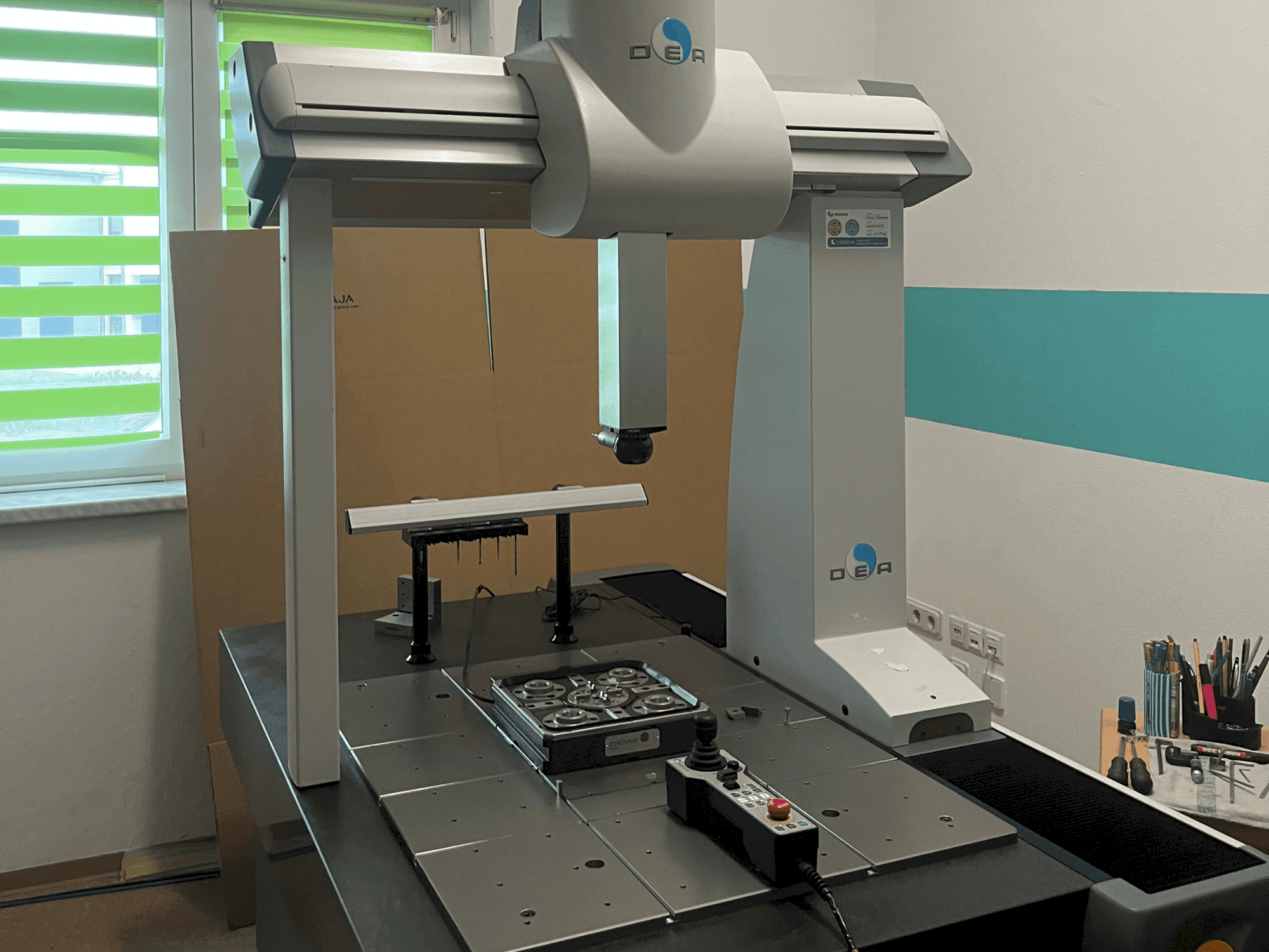 Widok z przodu maszyny Hexagon Global 07.10.07