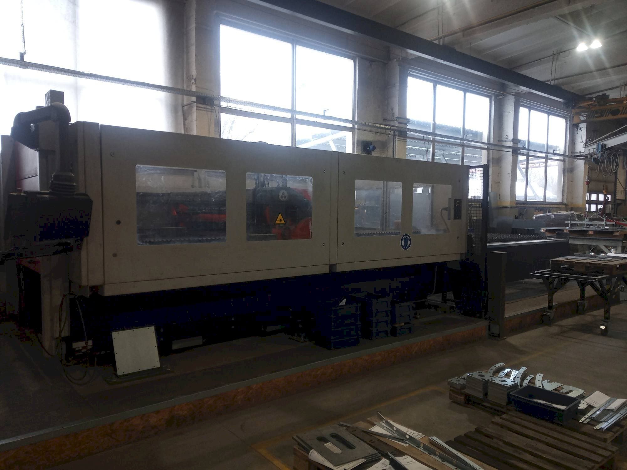 Widok z przodu maszyny Bystronic Bysprint 3015