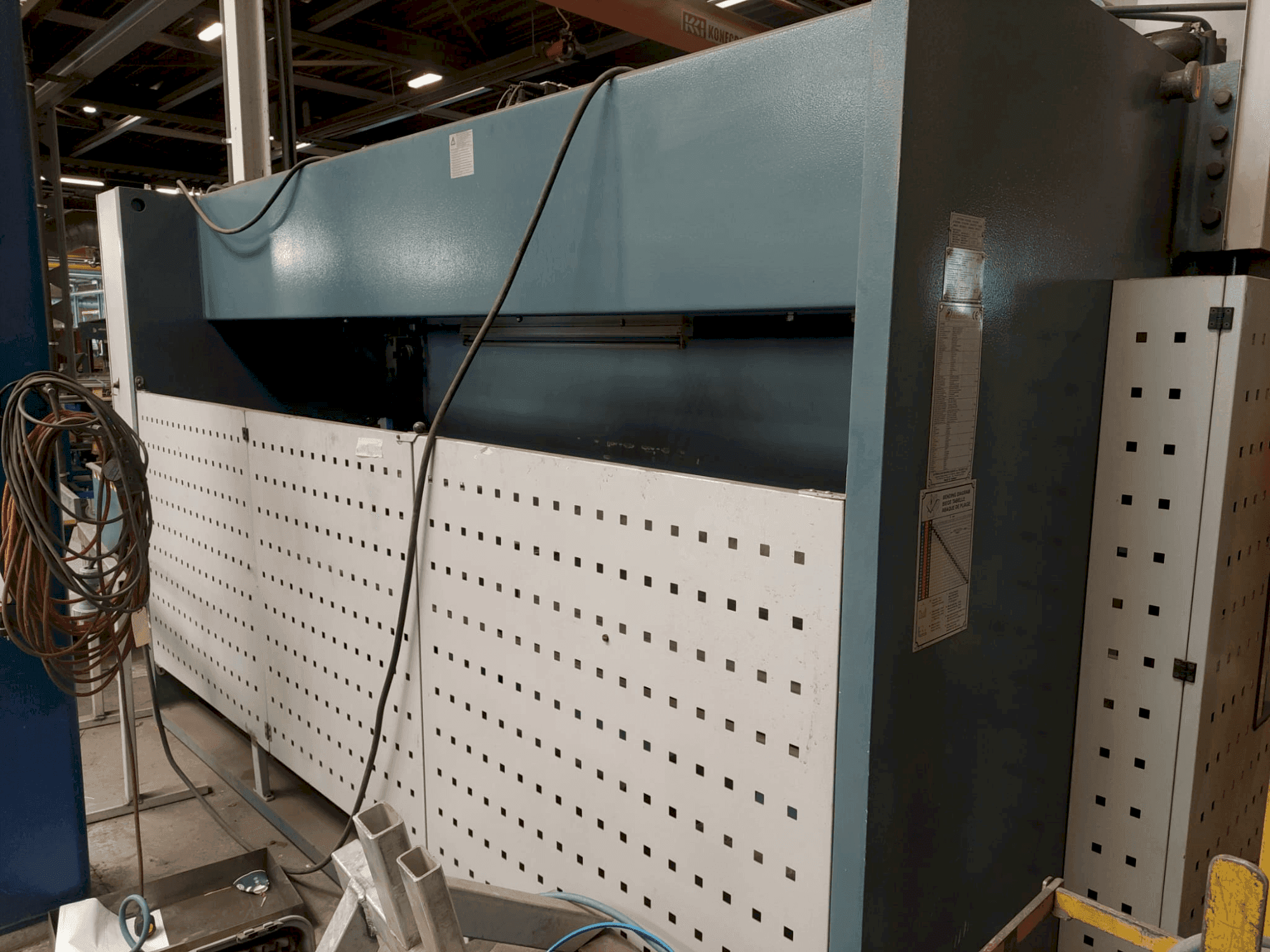 Widok z przodu maszyny Durma E 40160