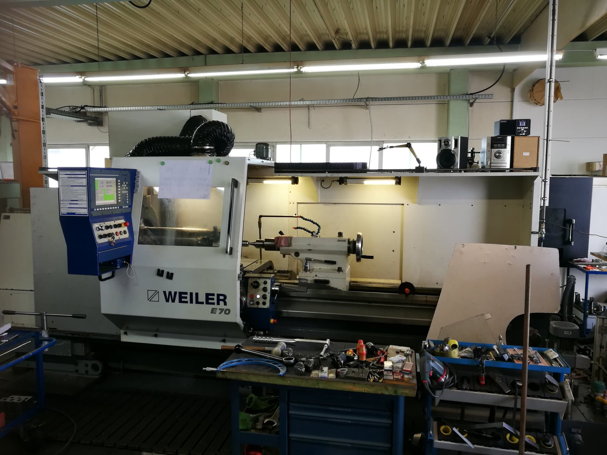 Widok z przodu maszyny Weiler E70/3000